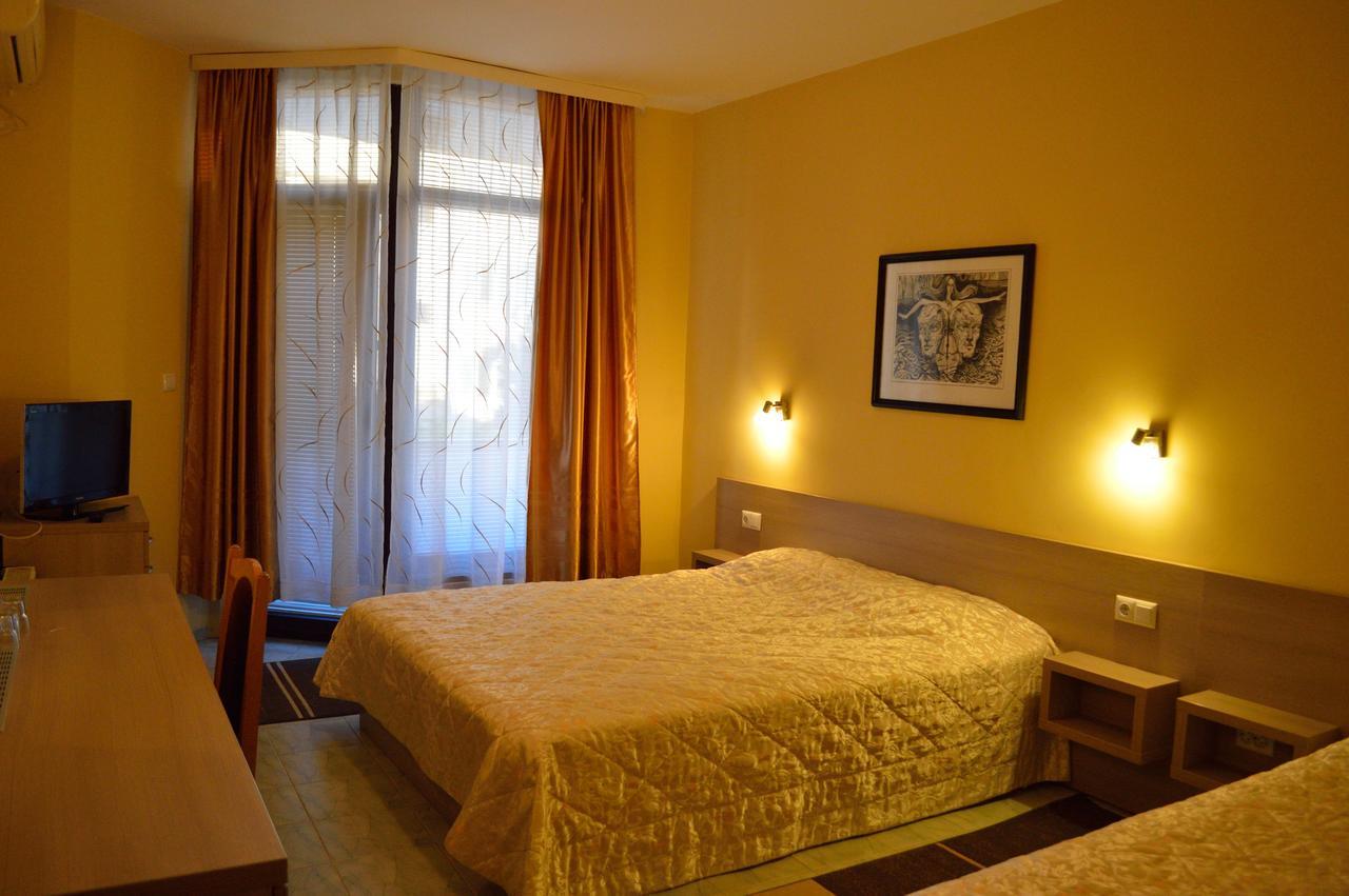 Hotel Drama Burgas Bagian luar foto